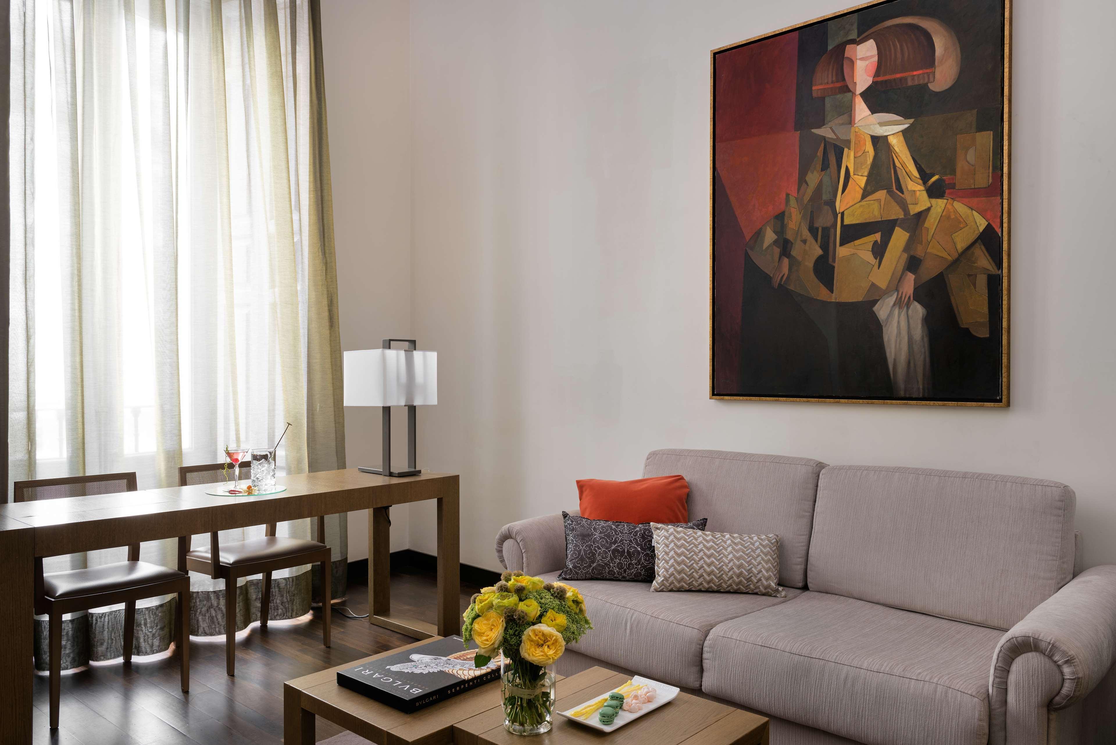 Nh Collection Madrid Palacio De Tepa Exterior foto A living room in a typical apartment