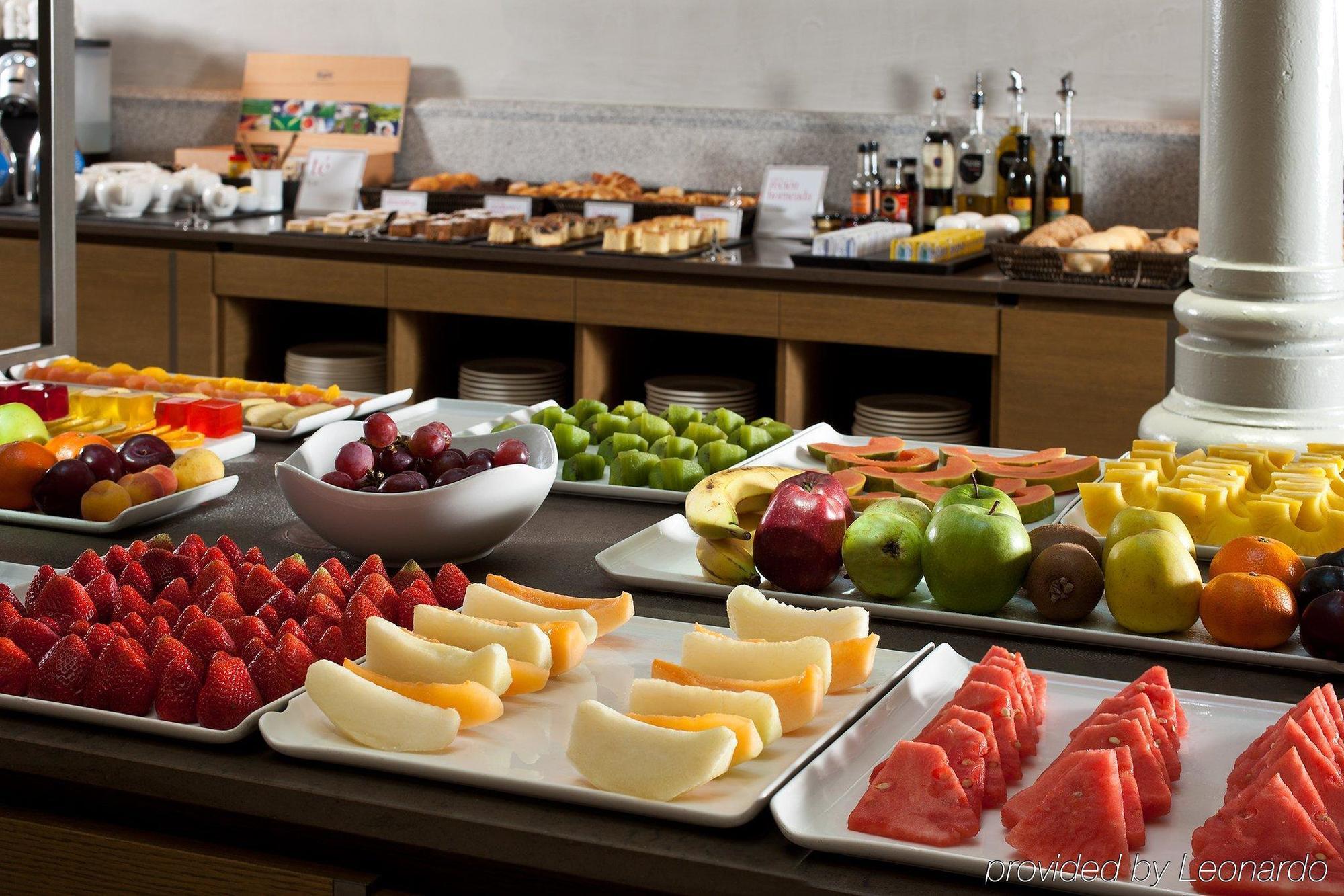 Nh Collection Madrid Palacio De Tepa Exterior foto Fruit salad
