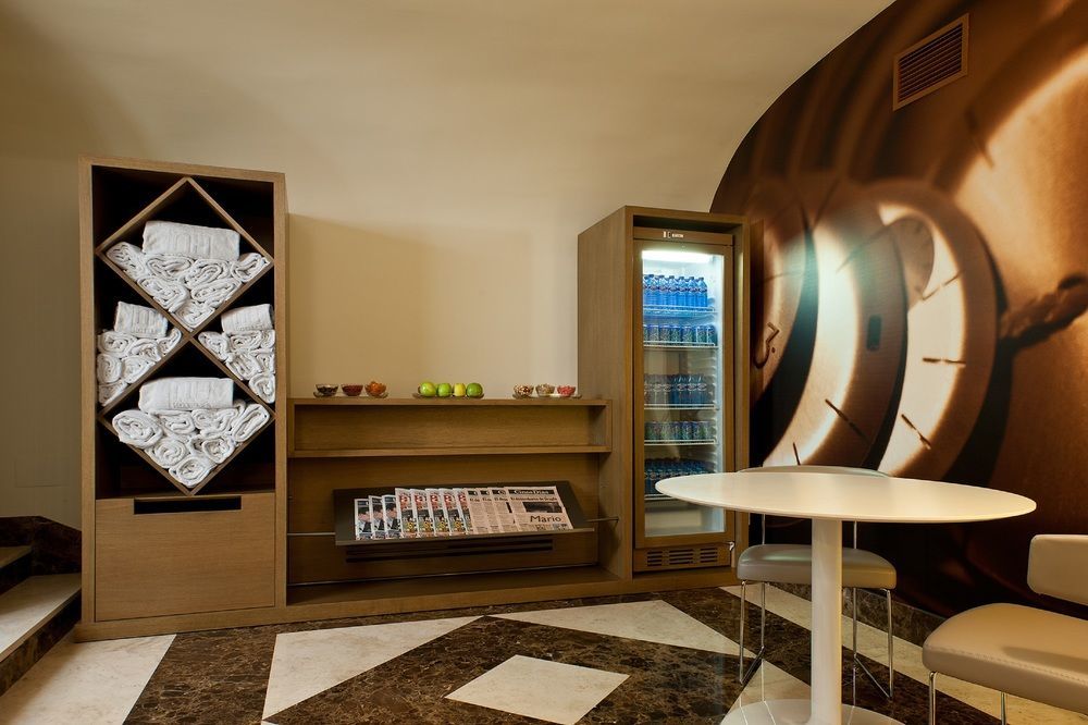 Nh Collection Madrid Palacio De Tepa Exterior foto The Diamond Lounge at the airport
