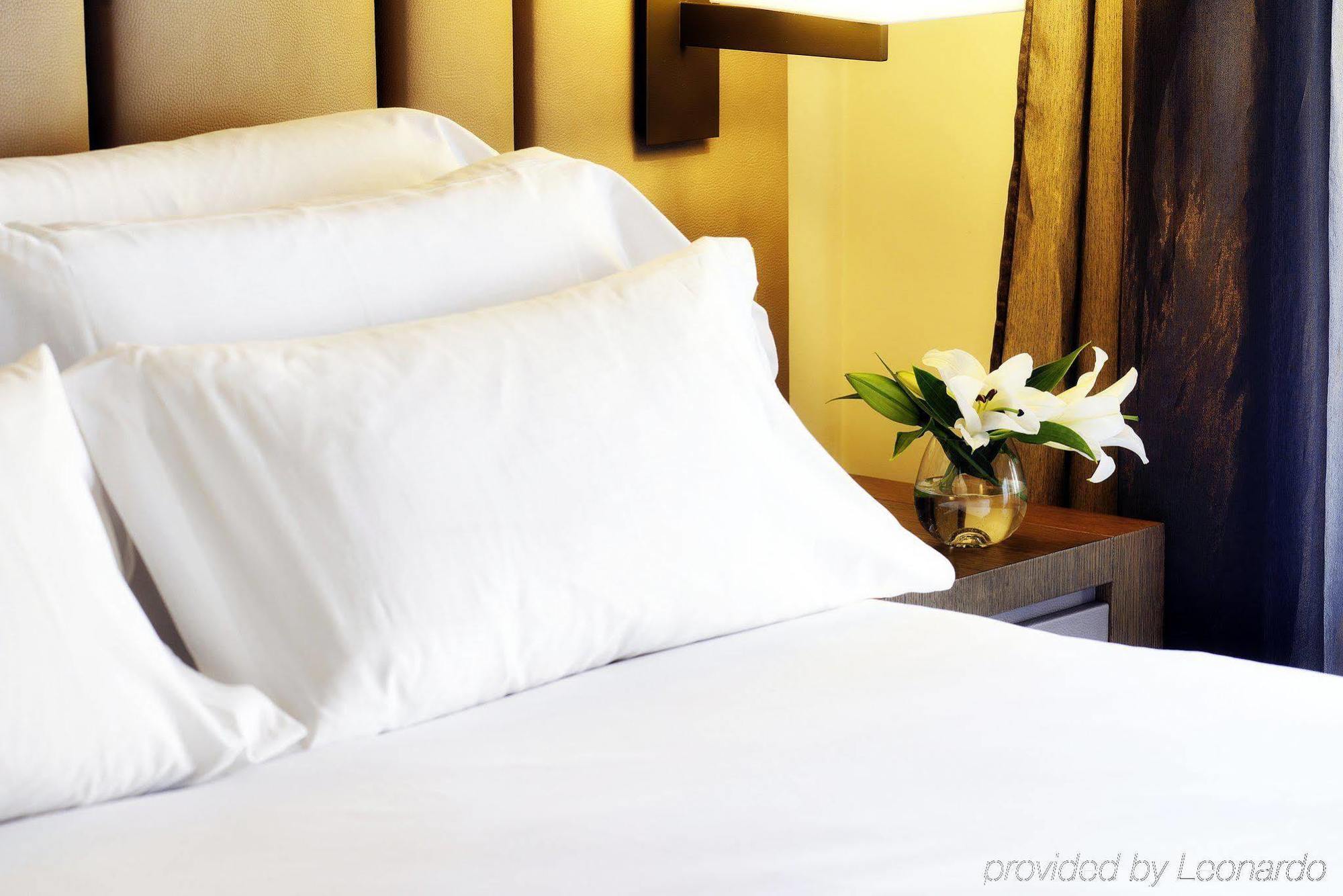 Nh Collection Madrid Palacio De Tepa Exterior foto A pillow