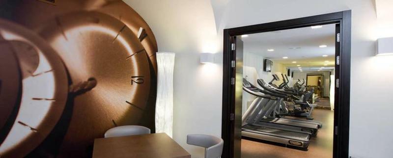 Nh Collection Madrid Palacio De Tepa Exterior foto The gym at the hotel