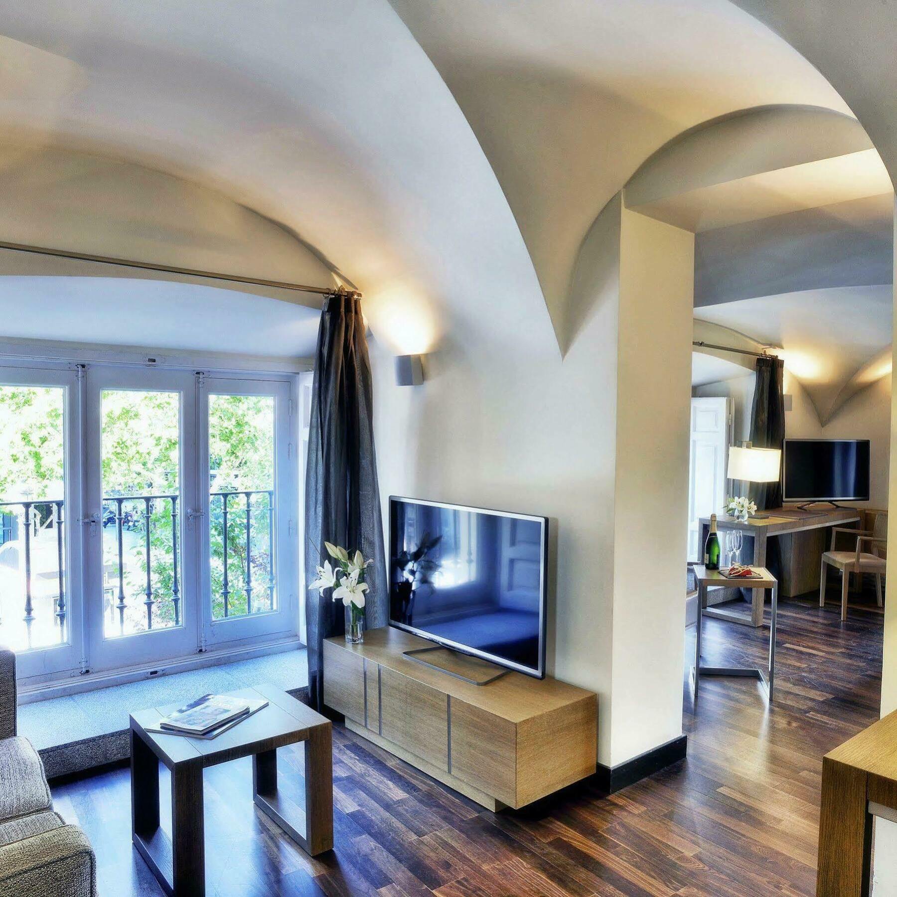 Nh Collection Madrid Palacio De Tepa Exterior foto A typical apartment